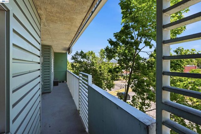 6465 San Pablo Ave 3-2, Oakland, CA 94608