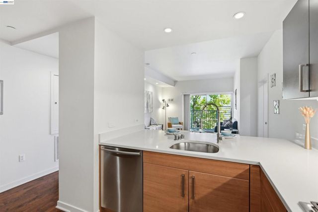 6465 San Pablo Ave 3-2, Oakland, CA 94608