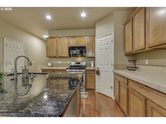 3137 Ne 14TH Pl, Hillsboro, OR 97124