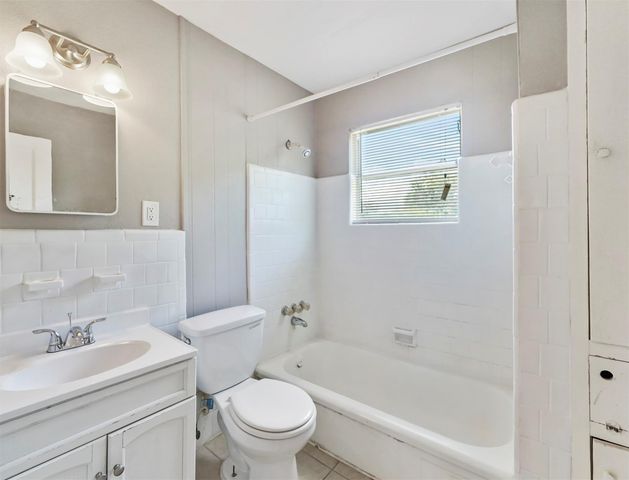 1130 7th Avenue N, Texas City, TX 77590