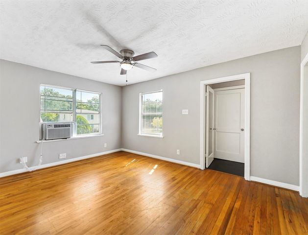 1130 7th Avenue N, Texas City, TX 77590
