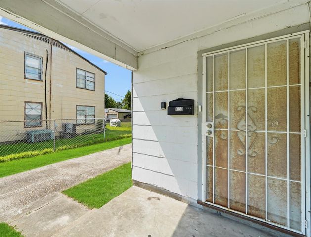 1130 7th Avenue N, Texas City, TX 77590