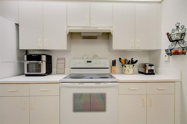 1201 SW 141st Ave 110J, Pembroke Pines, FL 33027