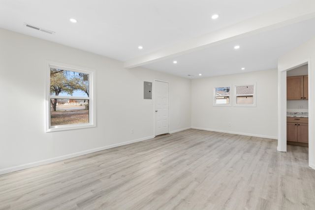 4330 S Seneca St, Wichita, KS 67217