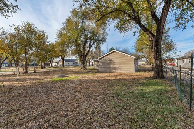 4330 S Seneca St, Wichita, KS 67217