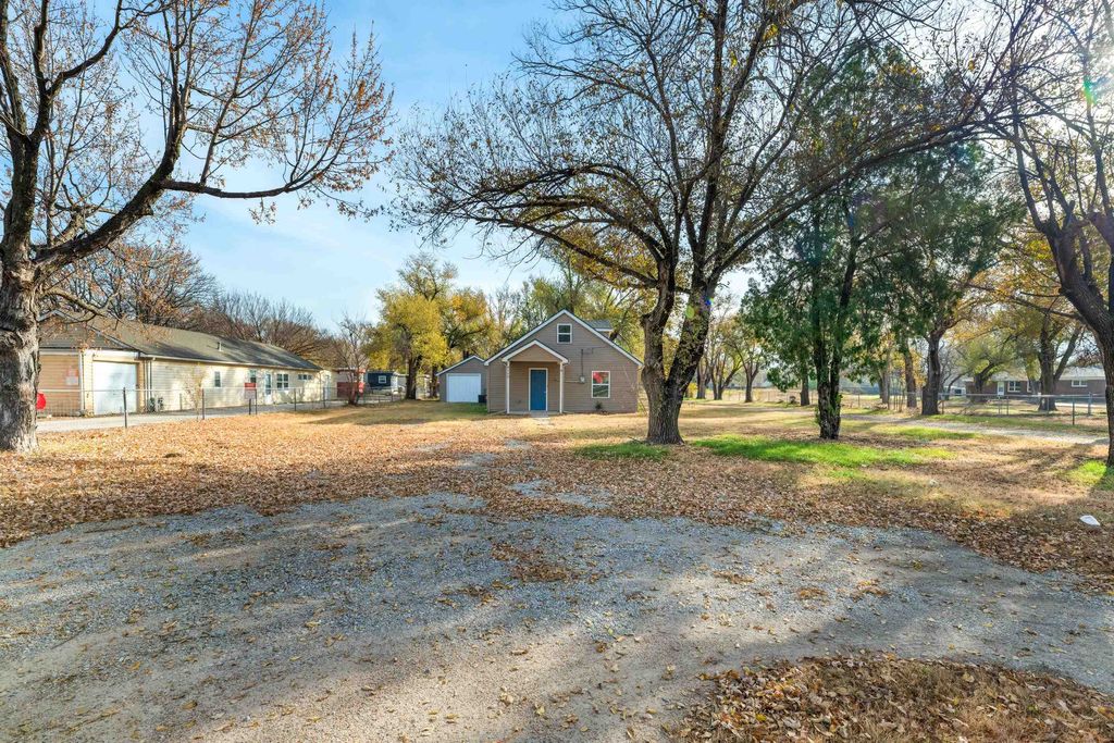 4330 S Seneca St, Wichita, KS 67217