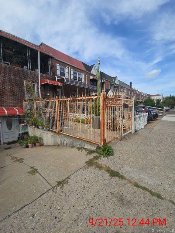 5068 43rd Street, Sunnyside, NY 11377