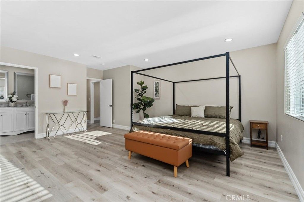 Image 15 of property listing at 15421 Cedarwood, Midway City, CA 92655