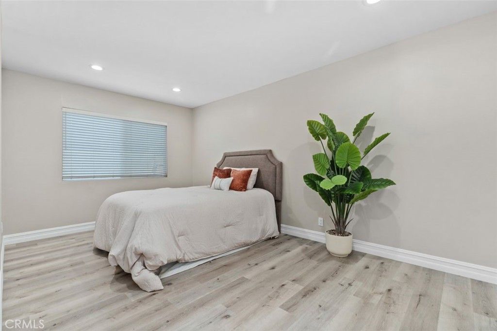 Image 17 of property listing at 15421 Cedarwood, Midway City, CA 92655