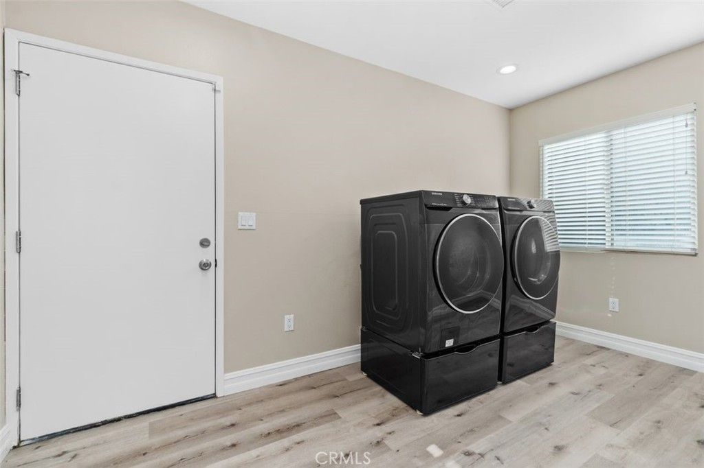 Image 20 of property listing at 15421 Cedarwood, Midway City, CA 92655