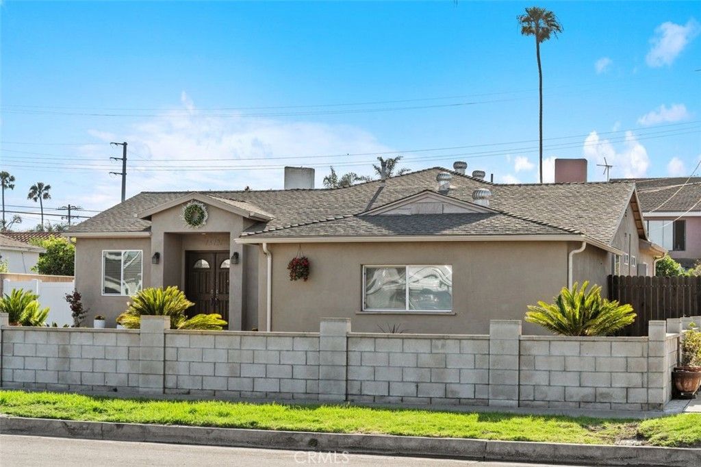 Image 25 of property listing at 15421 Cedarwood, Midway City, CA 92655