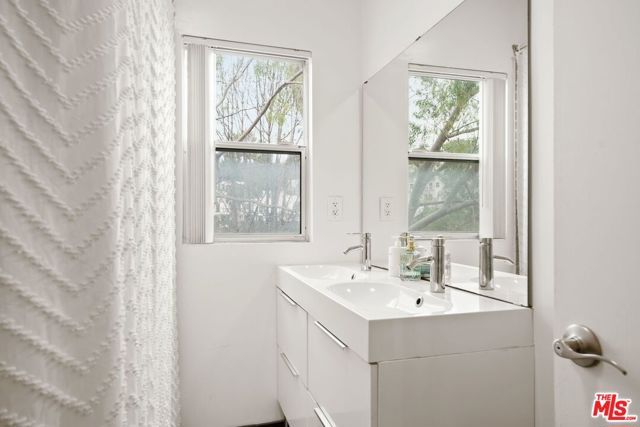 3324 Hamilton Way, Los Angeles, CA 90026