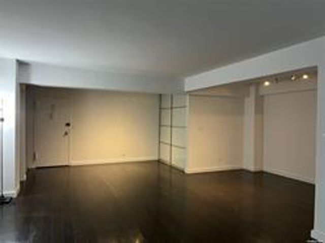 100 West 57th Street 2G, New York (manhattan), NY 10019