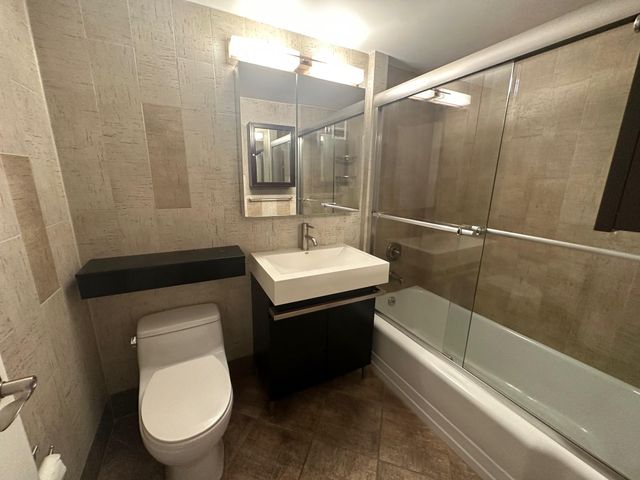 100 West 57th Street 2G, New York (manhattan), NY 10019