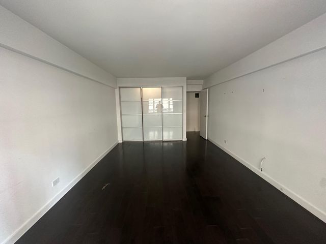 100 West 57th Street 2G, New York (manhattan), NY 10019