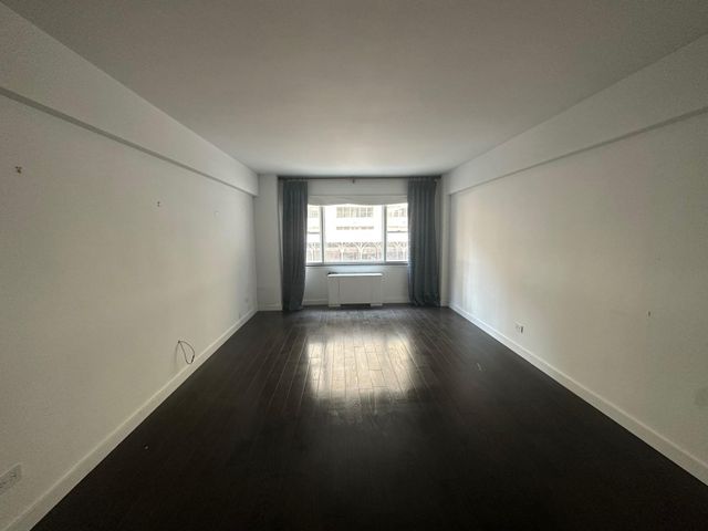 100 West 57th Street 2G, New York (manhattan), NY 10019