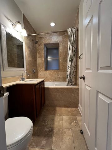 2707 W Glenlake Avenue 3, Chicago, IL 60659