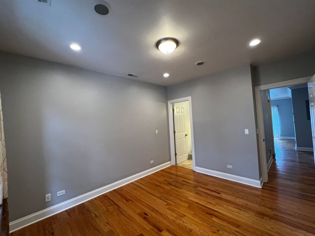 2707 W Glenlake Avenue 3, Chicago, IL 60659