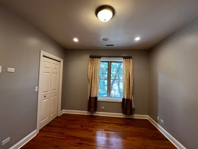 2707 W Glenlake Avenue 3, Chicago, IL 60659