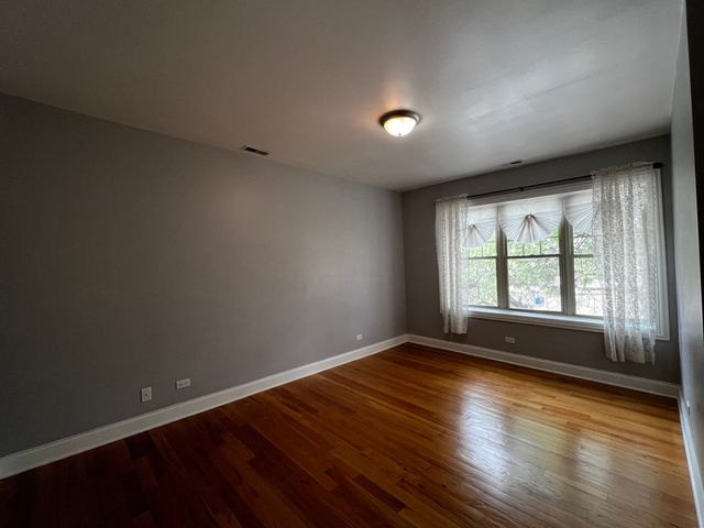 2707 W Glenlake Avenue 3, Chicago, IL 60659