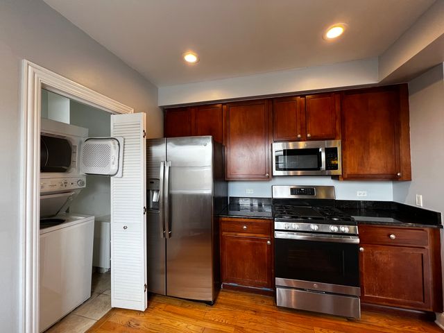 2707 W Glenlake Avenue 3, Chicago, IL 60659