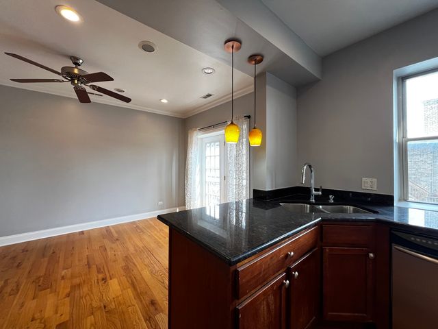 2707 W Glenlake Avenue 3, Chicago, IL 60659