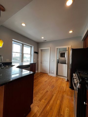 2707 W Glenlake Avenue 3, Chicago, IL 60659