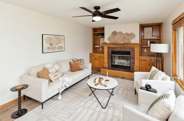 9221 Timberwood Drive, Johnston, IA 50131
