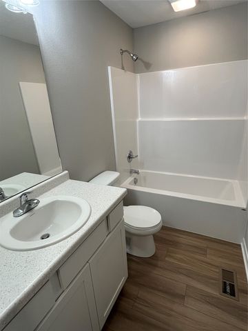 1913 E 22nd Street, Des Moines, IA 50317