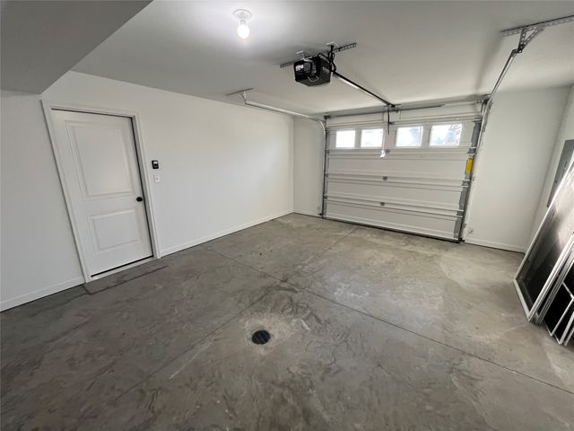 1913 E 22nd Street, Des Moines, IA 50317