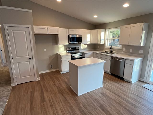1913 E 22nd Street, Des Moines, IA 50317