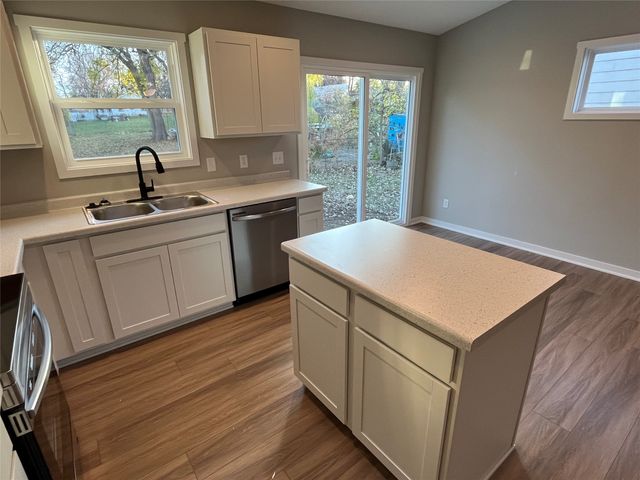 1913 E 22nd Street, Des Moines, IA 50317