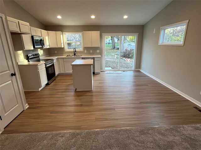 1913 E 22nd Street, Des Moines, IA 50317