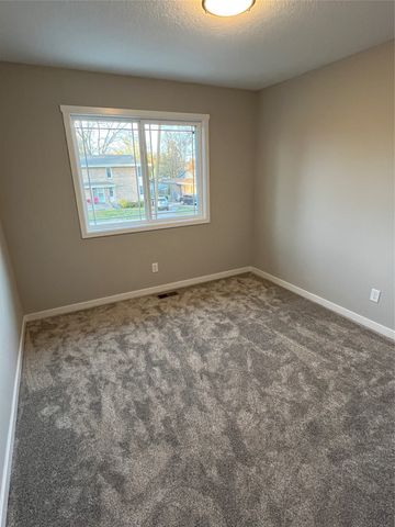 1913 E 22nd Street, Des Moines, IA 50317