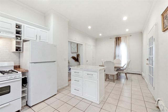 19 Railroad Avenue, Amityville, NY 11701