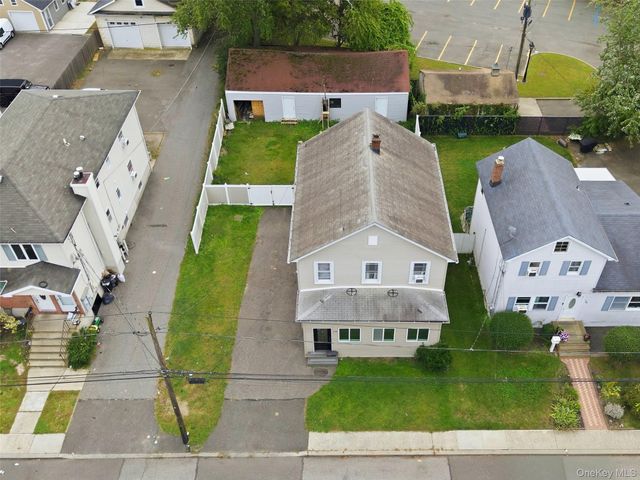19 Railroad Avenue, Amityville, NY 11701
