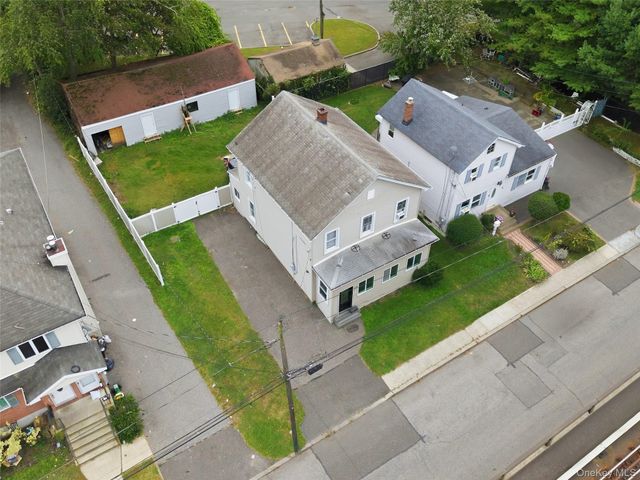 19 Railroad Avenue, Amityville, NY 11701