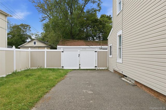 19 Railroad Avenue, Amityville, NY 11701