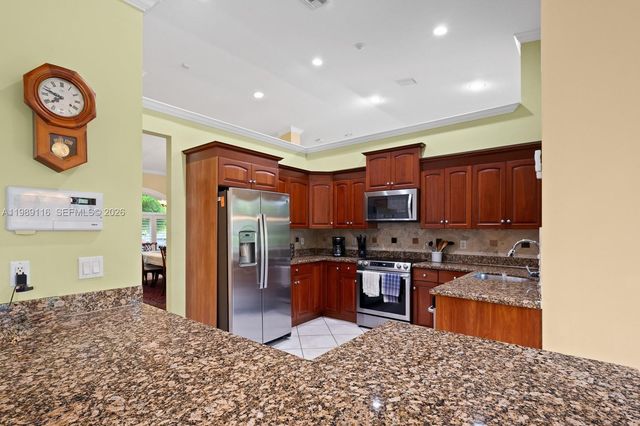 10621 SW 77th Ave, Pinecrest, FL 33156