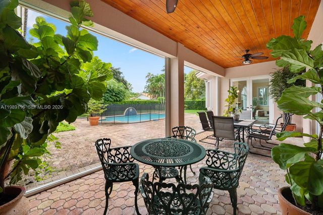 10621 SW 77th Ave, Pinecrest, FL 33156