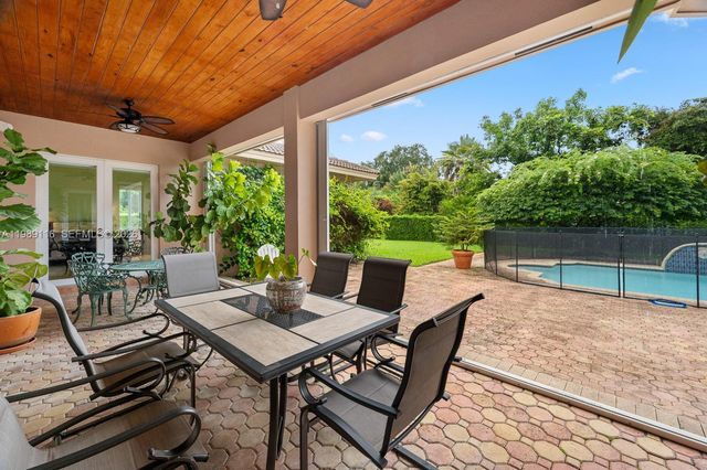 10621 SW 77th Ave, Pinecrest, FL 33156