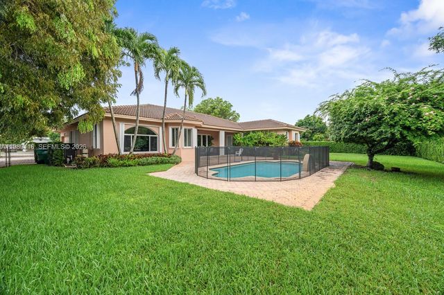 10621 SW 77th Ave, Pinecrest, FL 33156