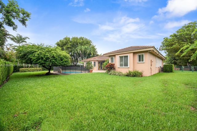 10621 SW 77th Ave, Pinecrest, FL 33156