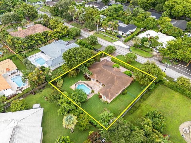 10621 SW 77th Ave, Pinecrest, FL 33156