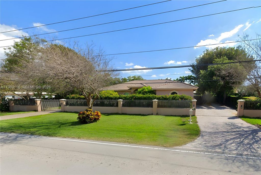 10621 SW 77th Ave, Pinecrest, FL 33156