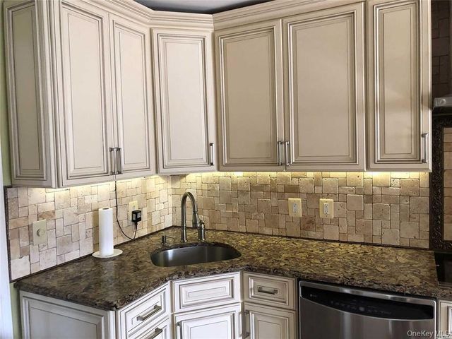 563 Albemarle Place, Cedarhurst, NY 11516