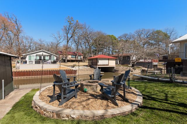 208 Harbor Drive, Gun Barrel City, TX 75156