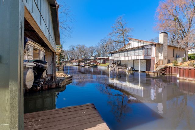 208 Harbor Drive, Gun Barrel City, TX 75156