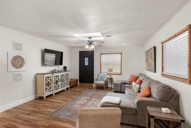 208 Harbor Drive, Gun Barrel City, TX 75156