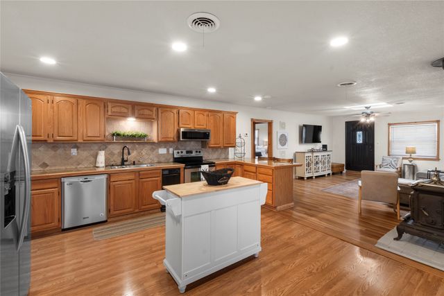 208 Harbor Drive, Gun Barrel City, TX 75156